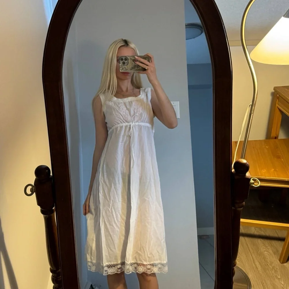 Vintage Elegant White Lace Trim Dress - Picture 2 of 7